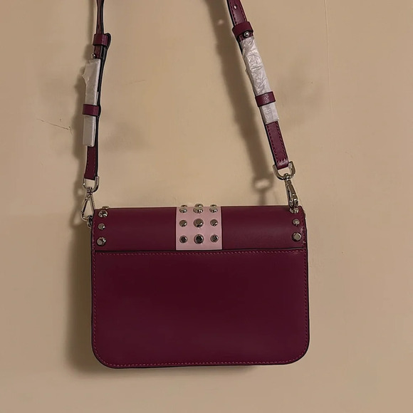 MEDIUM LEATHER SHOULDER BAG - Picture 2 of 4